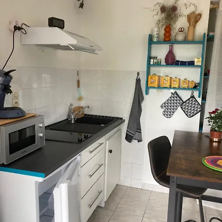 Chez Stella 1 Piece Canape Lit Deux Personnes, Cuisine, Sdb Separee * Caylus
