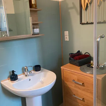 Chez Stella 1 Piece Canape Lit Deux Personnes, Cuisine, Sdb Separee 度假居