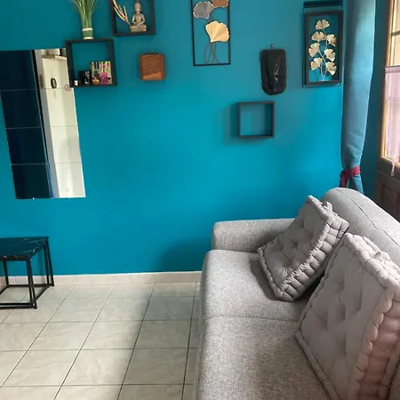 Chez Stella 1 Piece Canape Lit Deux Personnes, Cuisine, Sdb Separee 度假居 *