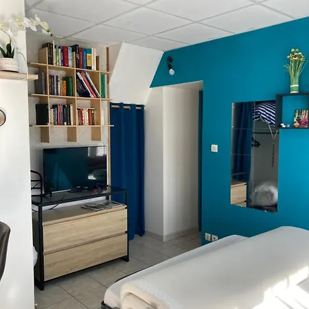 Chez Stella 1 Piece Canape Lit Deux Personnes, Cuisine, Sdb Separee 度假居